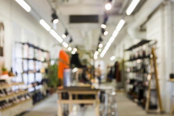 Interno di uno spazio commerciale.